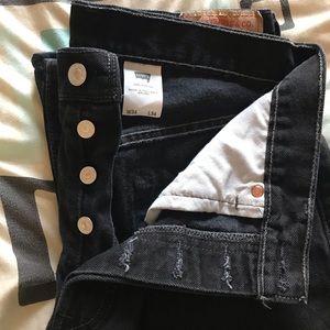 Women’s Levi’s jeans, black in color.